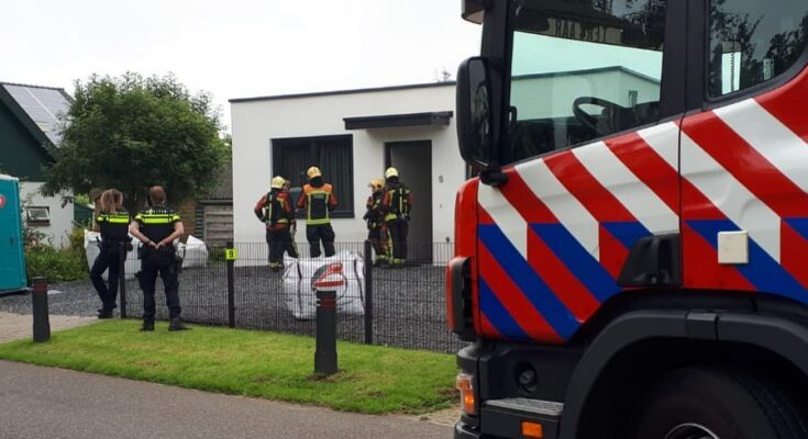 Bewoners vertrouwen vreemde lucht in kruipruimte niet.